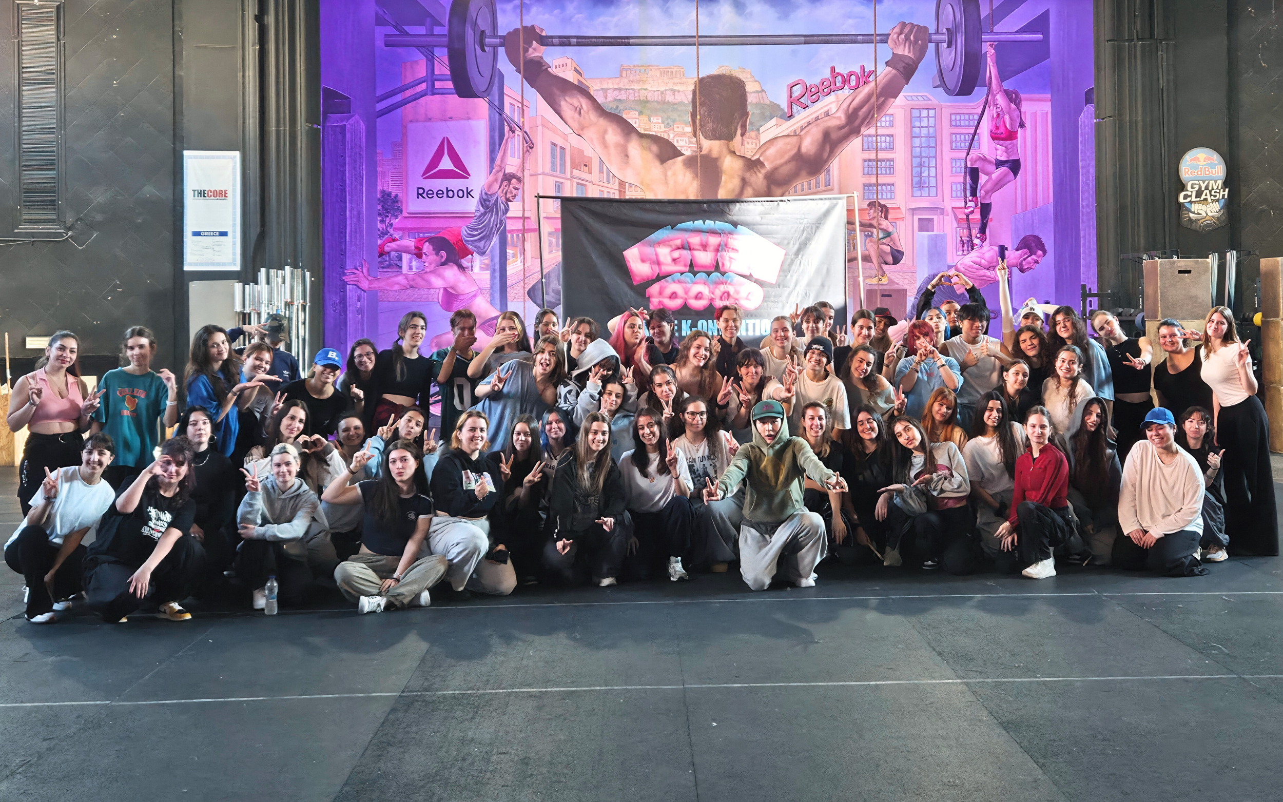 Alexx poses with dancers after his Day 2 workshop (by Koreaculture.gr)